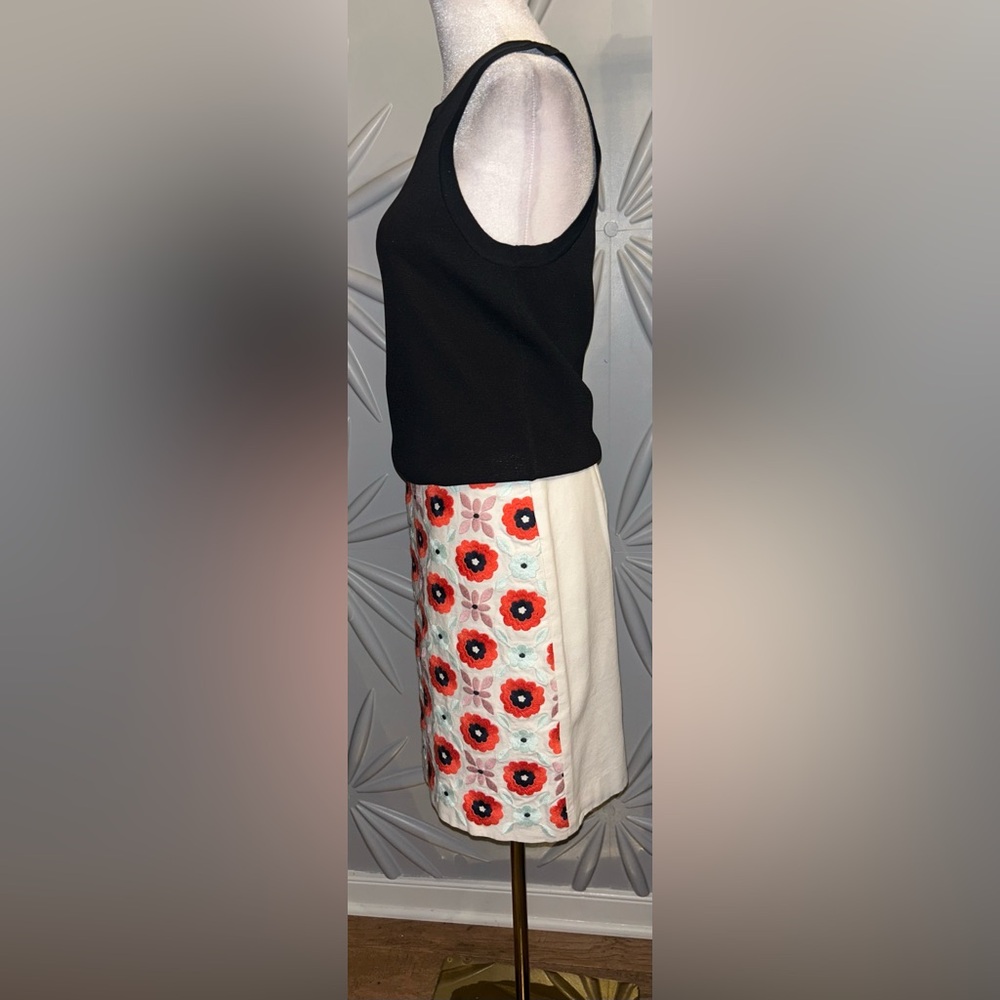 EUC Boden SZ 4 cream/red/green/lilac floral embroidered skirt w/rear zipper - Picture 5 of 9
